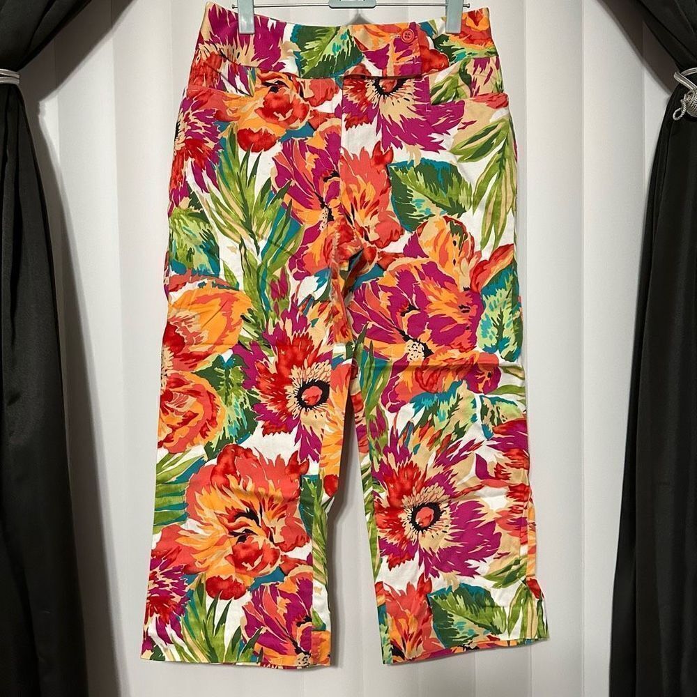 Bandolino stretch floral print multicolor capris, 2 front pockets